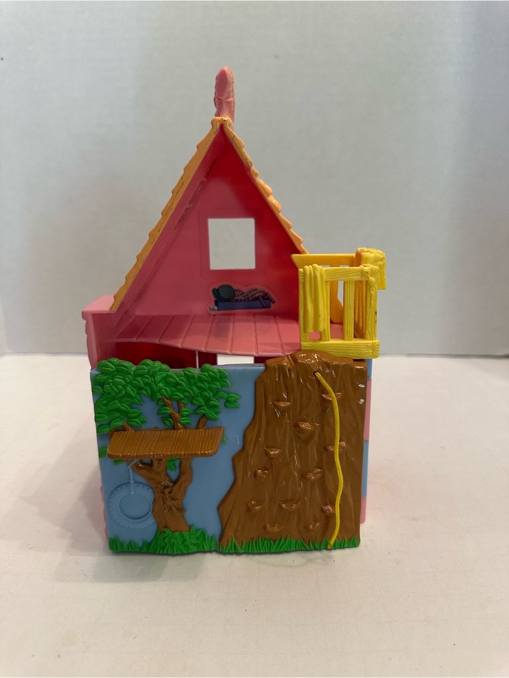 VTG Fisher-Price Sweet Streets Summer Camp Cabin Cottage with Climbing Wall